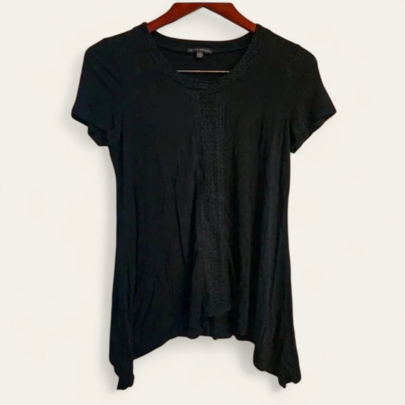 Adrianna‎ Papell Black Tee w/ Embroidery & Sharkbite Hem | Size Small - Picture 1 of 5